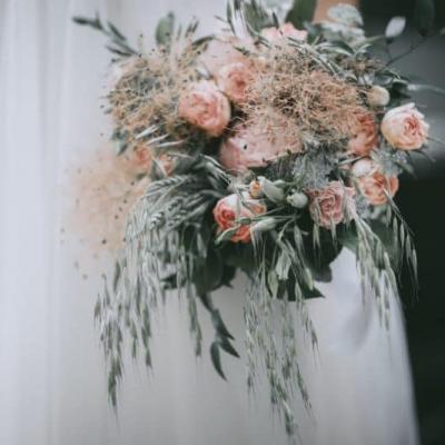 Bouquet de mariée rond nature rose et parme