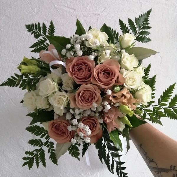 Bouquet de mariée rond asymétrique