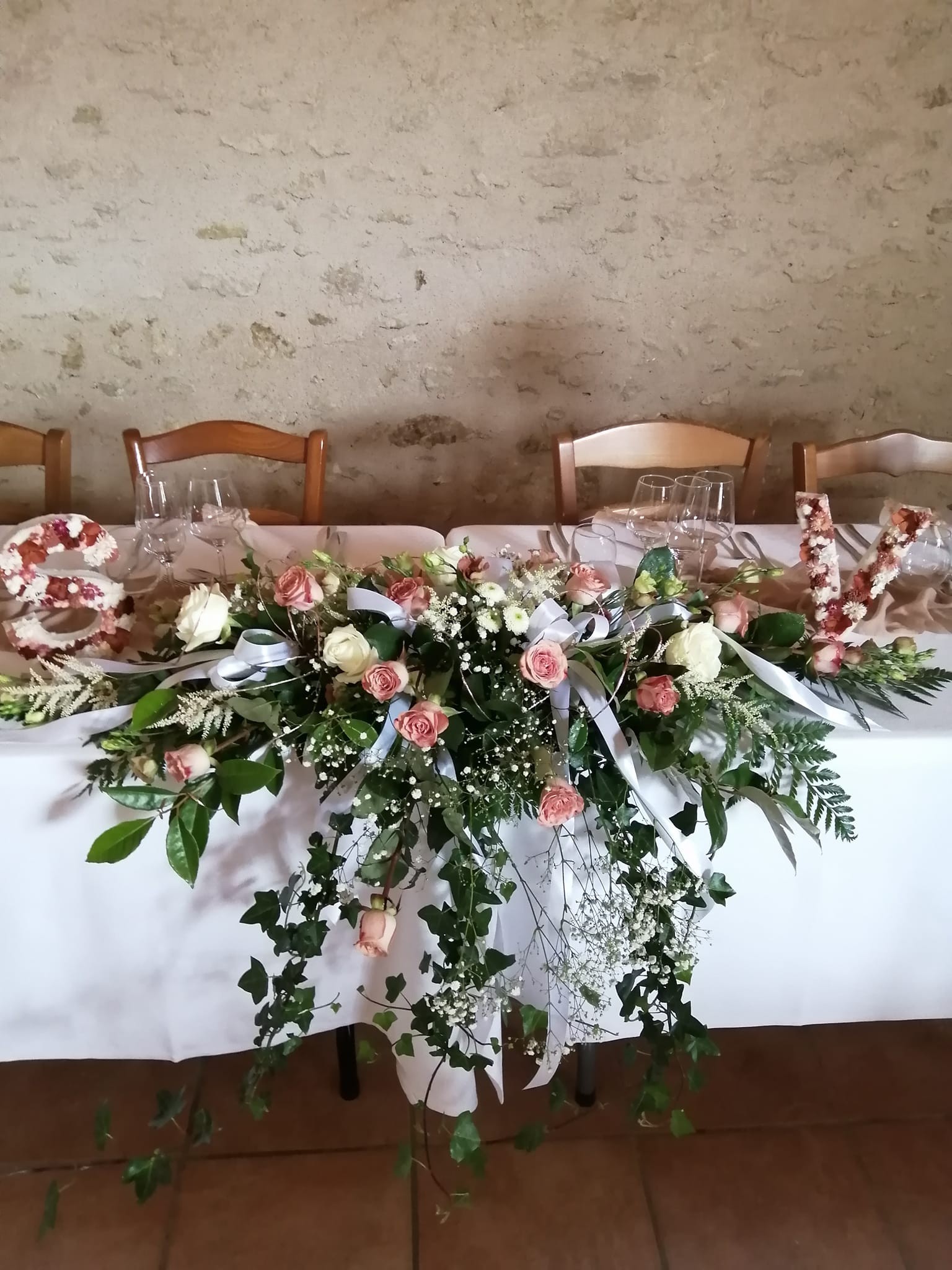 Motif table des mariés avec chute sur le devant